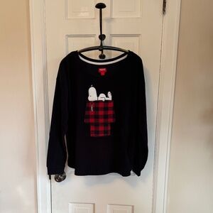 Peanuts Fleece Top with Snoopy on Plaid Doghouse (size M)